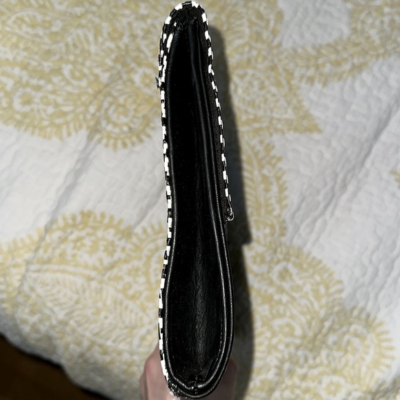 Large Express Woven Black and White Clutch - NEVER USED! - Picture 4 of 6